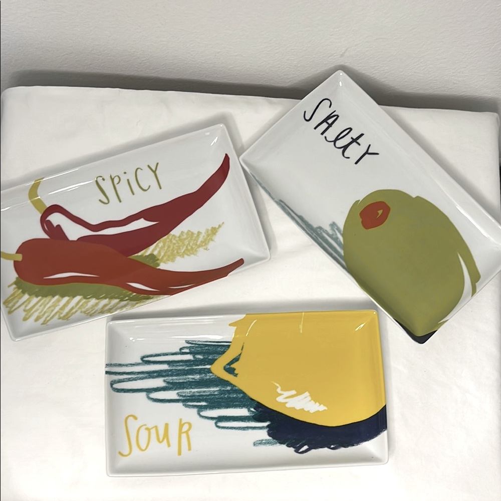 Crate & Barrel Serving Plates Set EUC looks brand new